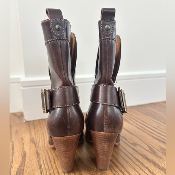 Frye buckle dark brown booties size 7.5. Slight snag in the seam. - Picture 6 of 15